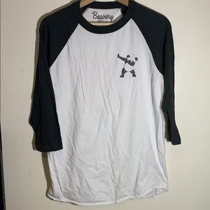 Quarter sleeve white and black tee